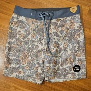 NWT Quiksilver Men's Floral Board Shorts Size 28